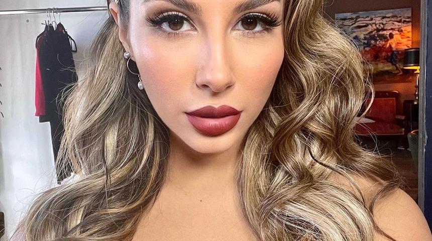 Lisedeyken cinselliği yüzünden onu ayıplardı! Şimdi porno film yıldızı oldu ve en büyük hayranı annesi