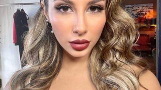 Lisedeyken cinselliği yüzünden onu ayıplardı! Şimdi porno film yıldızı oldu ve en büyük hayranı annesi