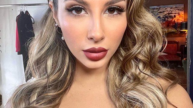 Lisedeyken cinselliği yüzünden onu ayıplardı! Şimdi porno film yıldızı oldu ve en büyük hayranı annesi