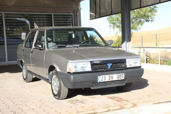 2000 model aracını gözünden bile sakınıyor! Kilometre yazmasın diye çekici ile taşıdı: Böyle bir araç insanın eline kolay kolay geçmez G1