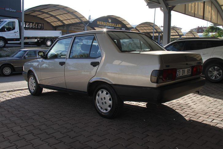 2000 model aracını gözünden bile sakınıyor! Kilometre yazmasın diye çekici ile taşıdı: Böyle bir araç insanın eline kolay kolay geçmez G3