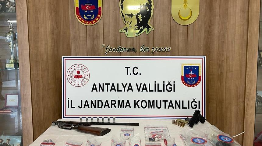 Antalya'da uyuşturucu operasyonunda 17 şüpheli yakalandı