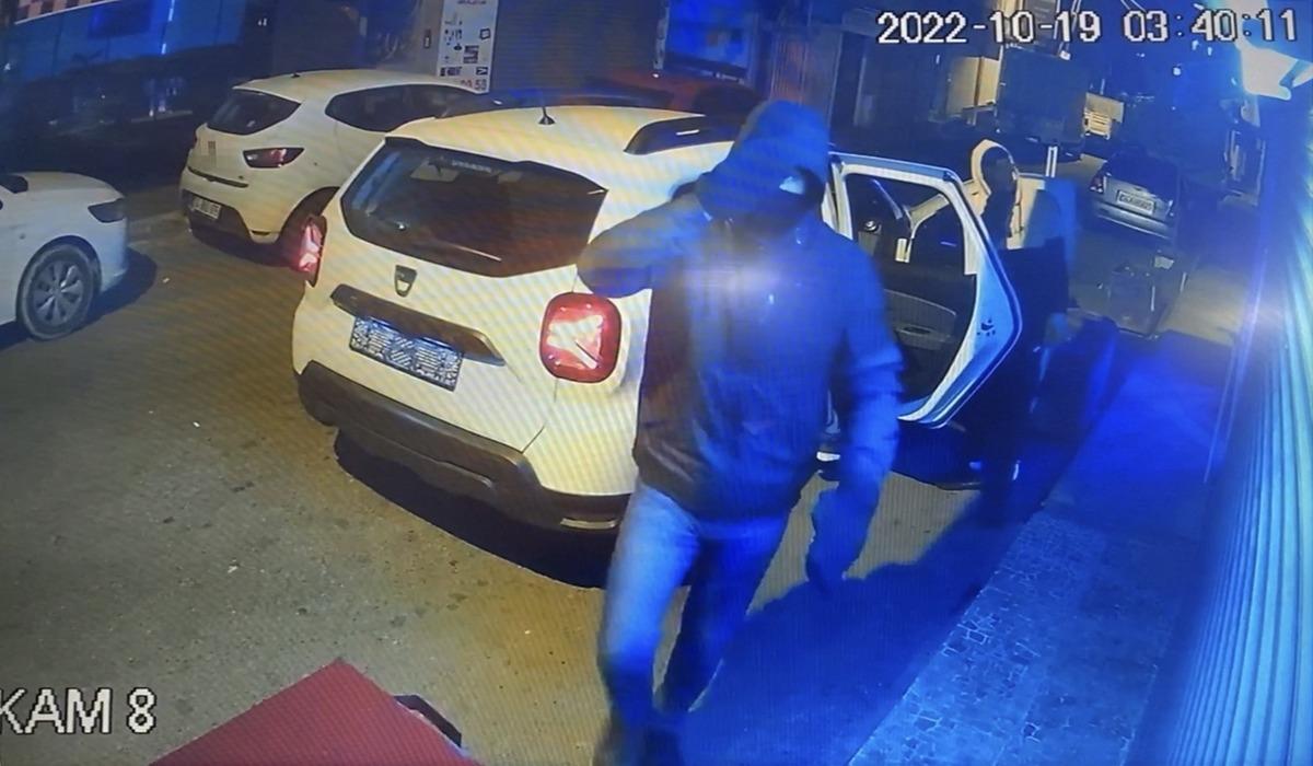 İstanbul&rsquo;da komedi filmlerini aratmayan anlar kamerada: Hırsızlar ka&ccedil;arken su&ccedil; ortağını unuttu