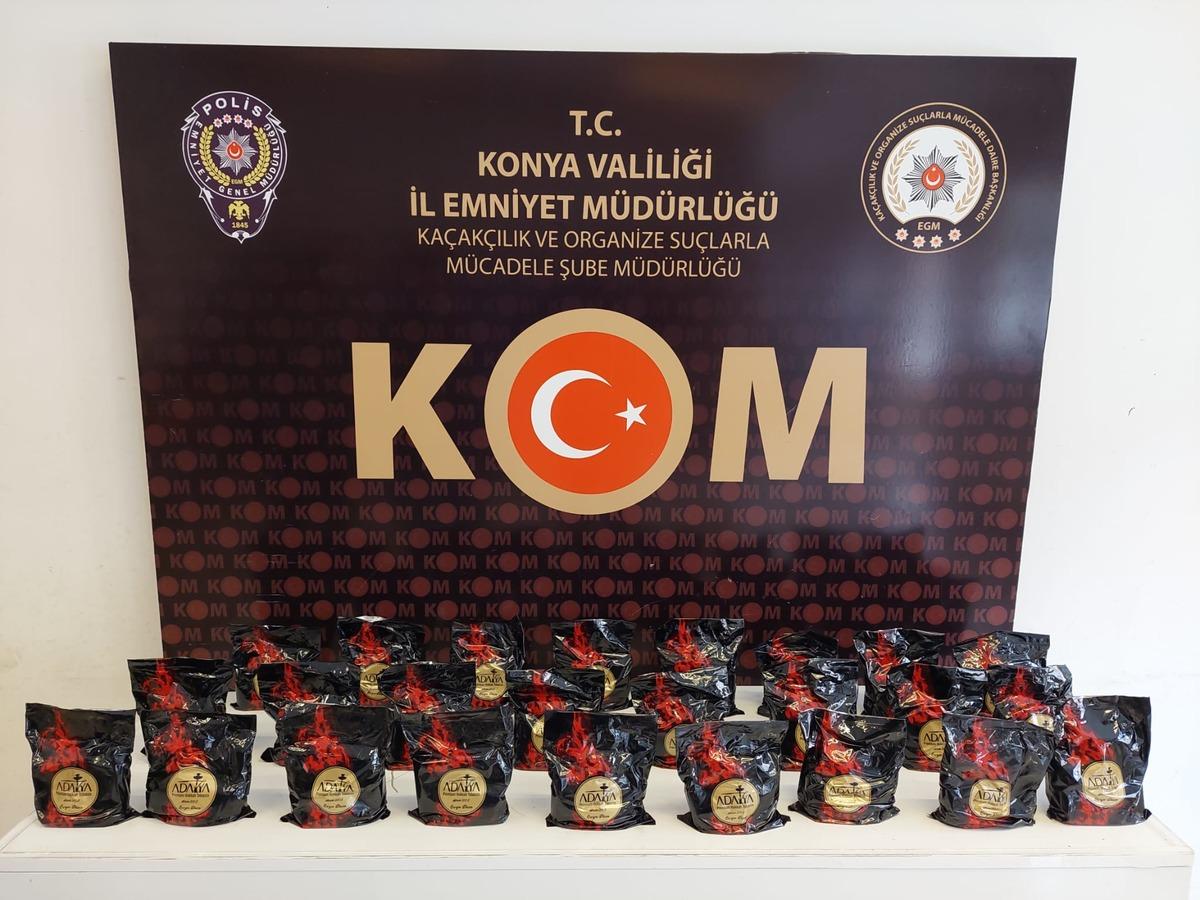Konya'da kargo kutusunda ka&ccedil;ak nargile t&uuml;t&uuml;n&uuml; ele ge&ccedil;irildi