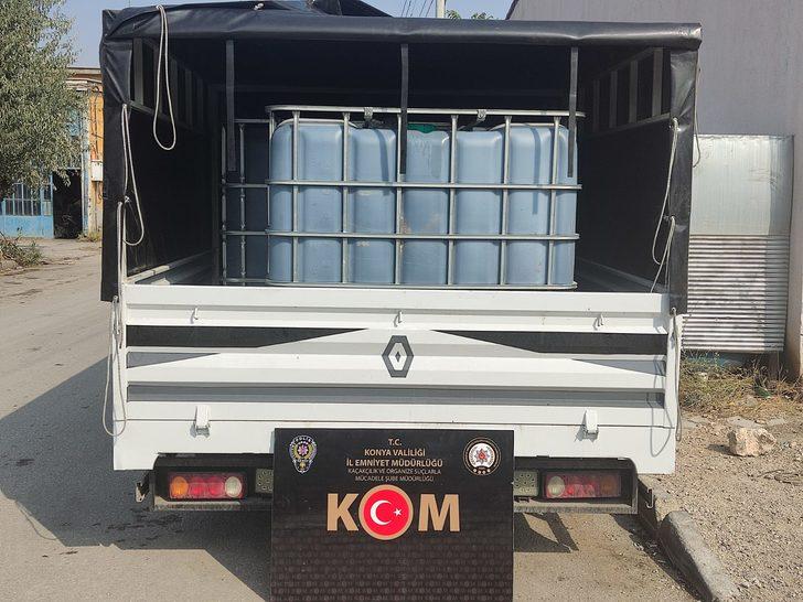 Konya'da kargo kutusunda kaçak nargile tütünü ele geçirildi G2