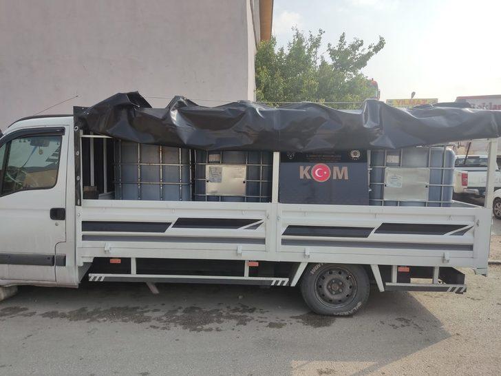 Konya'da kargo kutusunda kaçak nargile tütünü ele geçirildi G3