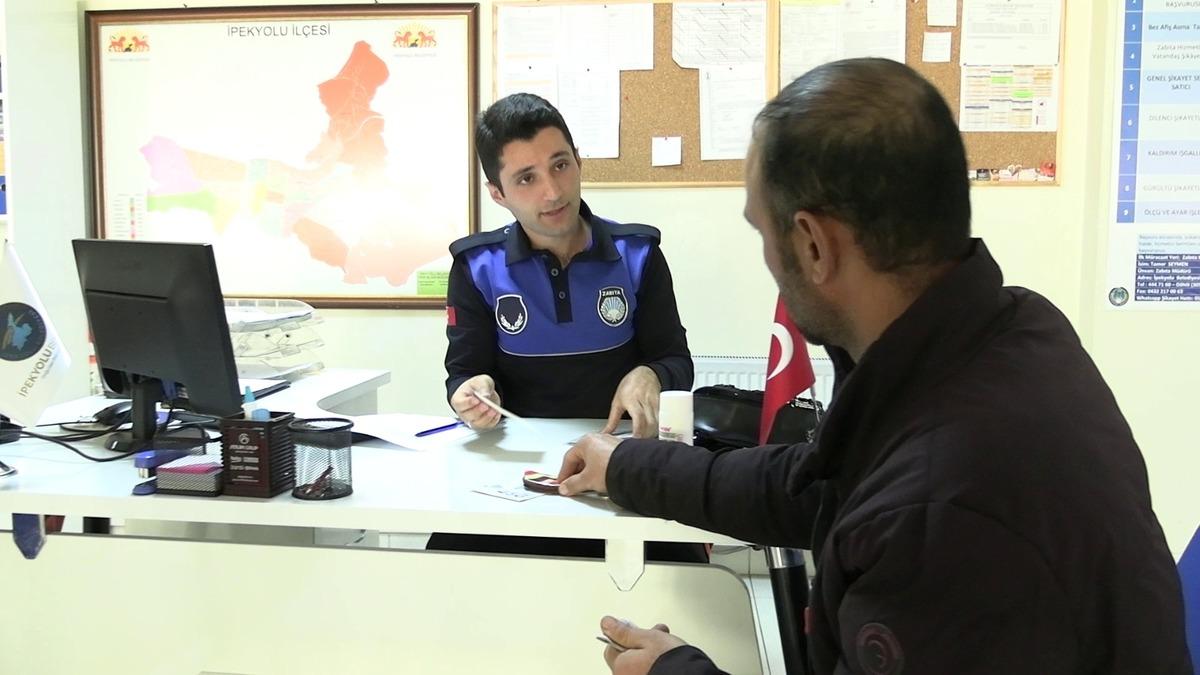 Van'da zabıta ekiplerinin bulduğu &ccedil;anta ve para sahibine teslim edildi