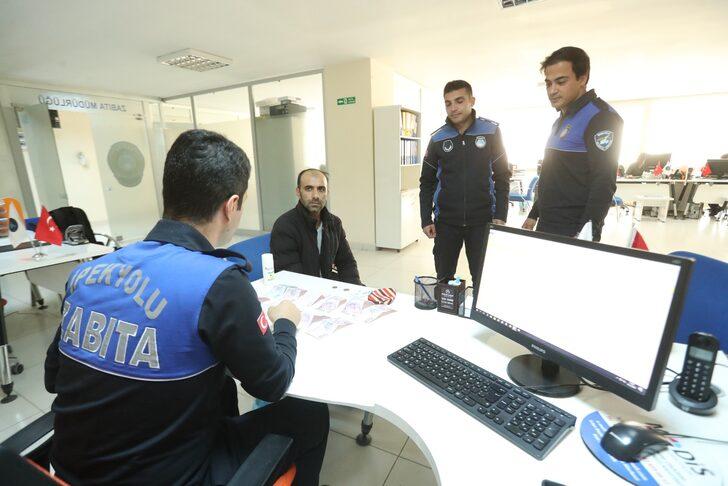 Van'da zabıta ekiplerinin bulduğu çanta ve para sahibine teslim edildi G4