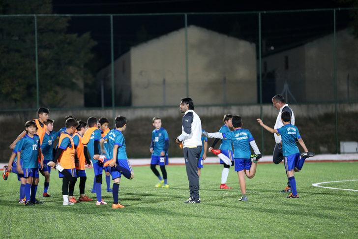 Sivasspor'un eski kaptanı Hayrettin, yeni yetenekleri futbola kazandırıyor G5