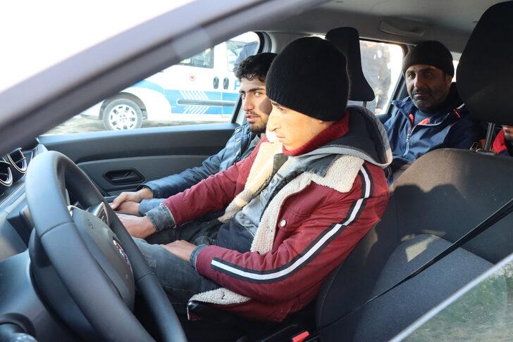 Kırklareli'nde polisten kaçan araçta 7 düzensiz göçmen yakalandı G3