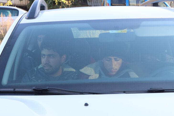 Kırklareli'nde polisten kaçan araçta 7 düzensiz göçmen yakalandı G4