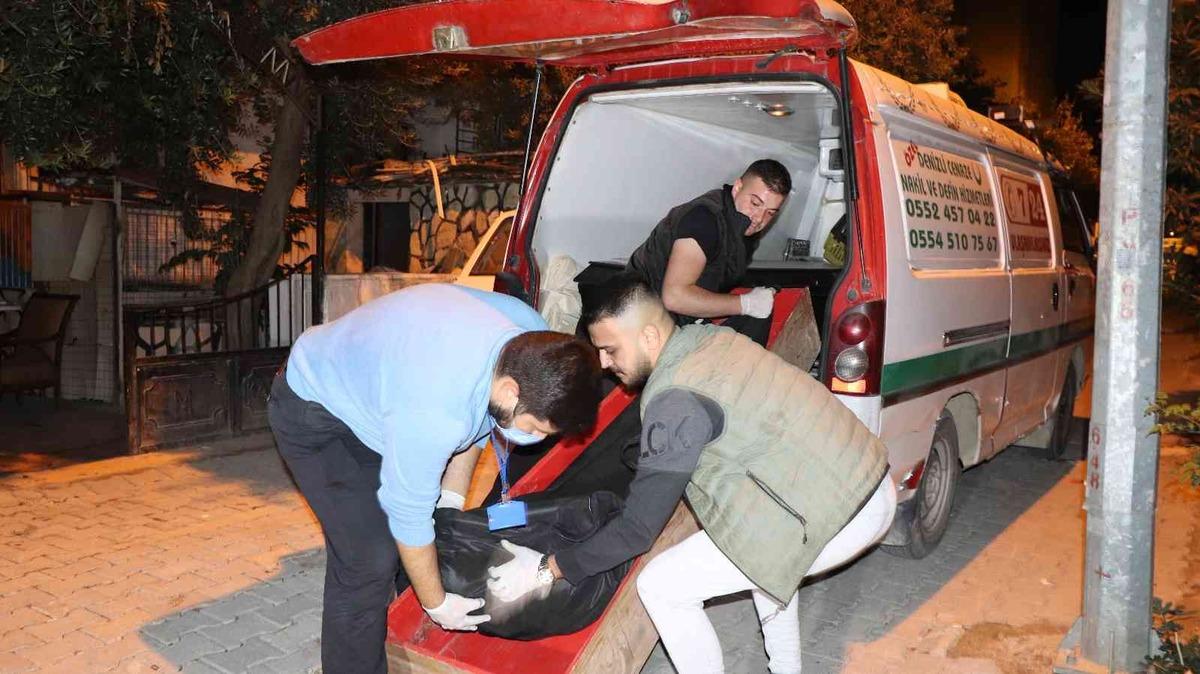 Yaşadığı dairede babası tarafından &ouml;l&uuml; bulundu