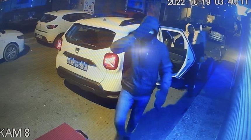 Komedi filmi değil gerçek! 250 bin liralık hırsızlık yaptılar, kaçarken bakın neyi unuttular