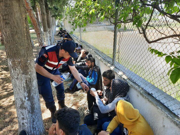 İzmir'de 180 düzensiz göçmen yakalandı G2