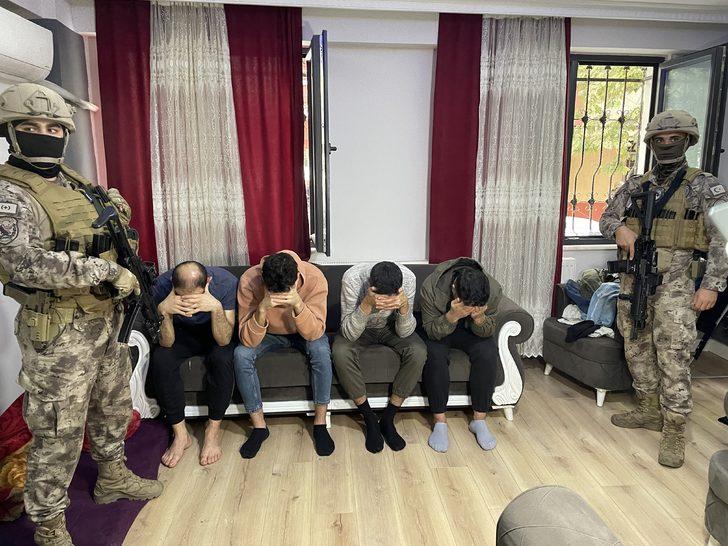 İstanbul'da sahte pasaport ve kimlik düzenledikleri öne sürülen 4 kişi gözaltına alındı G1