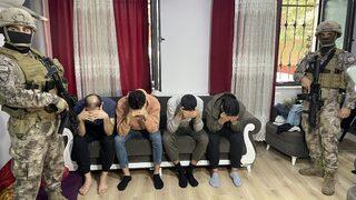 İstanbul'da sahte pasaport ve kimlik düzenledikleri öne sürülen 4 kişi gözaltına alındı