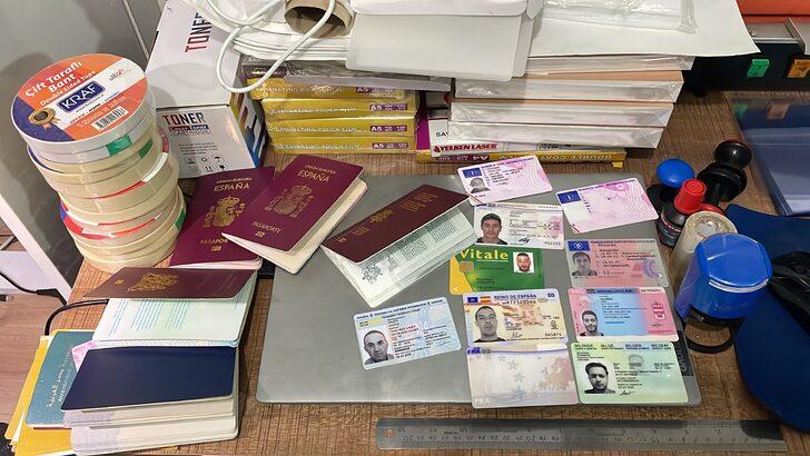 İstanbul'da sahte pasaport ve kimlik düzenledikleri öne sürülen 4 kişi gözaltına alındı G4