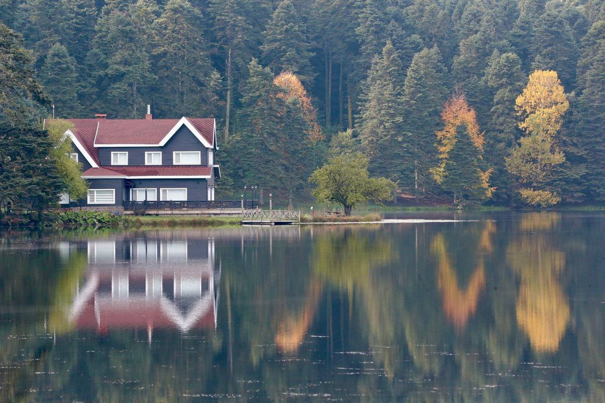 G&ouml;lc&uuml;k Tabiat Parkı, misafirlerini sonbahar renkleriyle karşılıyor
