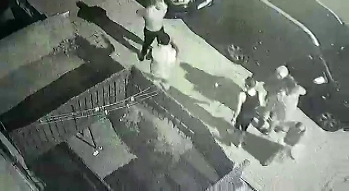 Ataşehir&rsquo;de kavgaya m&uuml;dahale eden akraba kurşun yağdırdı