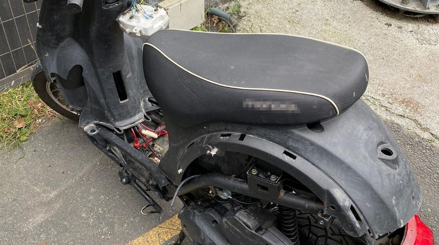 Kağıthane'deki motosiklet hırsızlığı güvenlik kamerasına yansıdı