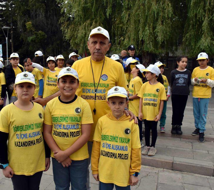 Kırıkkale'de ilkokul öğrencileri "Su İçme Alışkanlığı Kazandırma Etkinliği" düzenledi G3