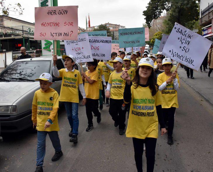 Kırıkkale'de ilkokul öğrencileri "Su İçme Alışkanlığı Kazandırma Etkinliği" düzenledi G5