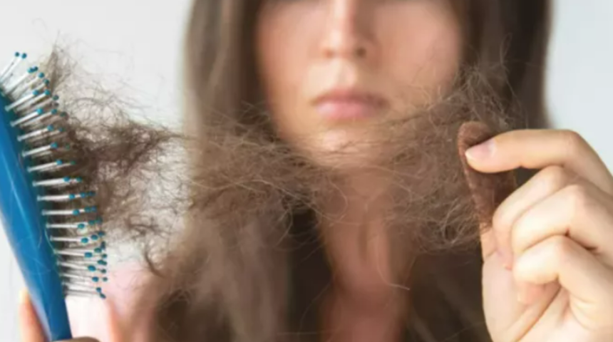 Saçlarım tutam tutam dökülüyor diyorsanız bu duruma bir son verin! Bu yöntem saç dökülmesini durduracak