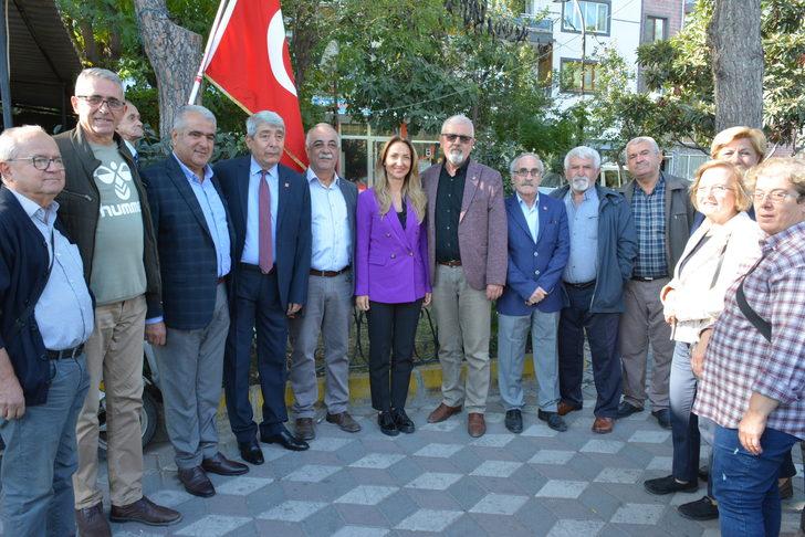 CHP'li Nazlıaka, Soma'da madenci yakınlarıyla buluştu G2