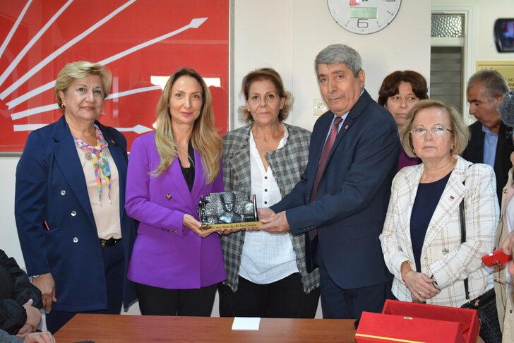 CHP'li Nazlıaka, Soma'da madenci yakınlarıyla buluştu G3