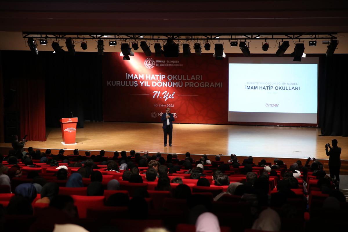 Başakşehir'de imam hatip okullarının kuruluş yıl d&ouml;n&uuml;m&uuml; etkinliği yapıldı