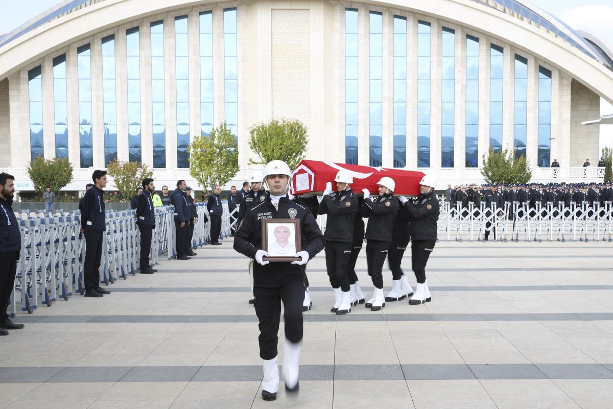 Şehit polis memuru Hızır Bekir Bayb&ouml;r&uuml; son yolculuğuna uğurlandı