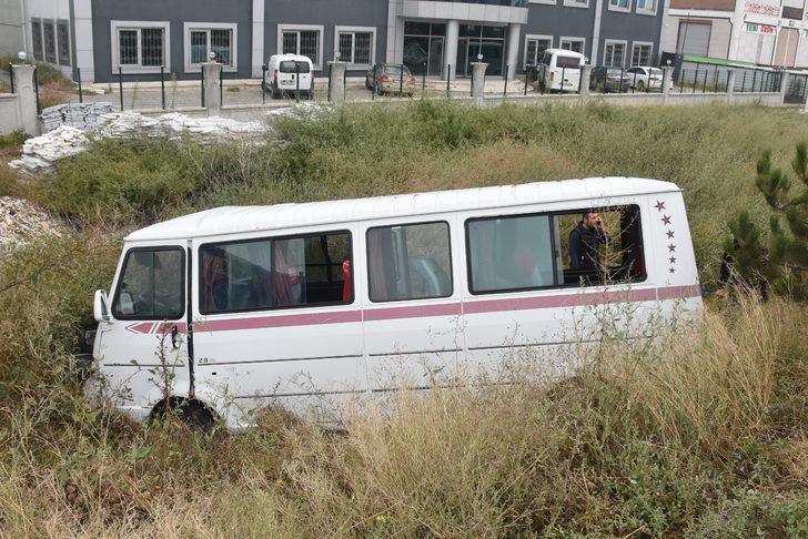 Afyonkarahisar'da minibüs ile otomobilin çarpışması sonucu 15 kişi yaralandı G4