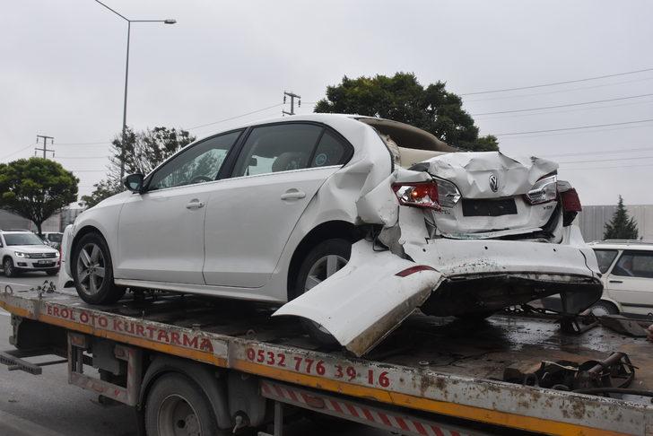 Afyonkarahisar'da minibüs ile otomobilin çarpışması sonucu 15 kişi yaralandı G5
