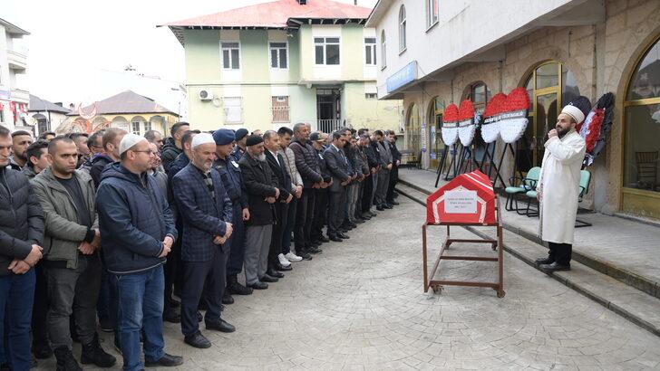 Amasya'daki otobüs kazasında ölen bekçinin cenazesi Giresun'da defnedildi G4
