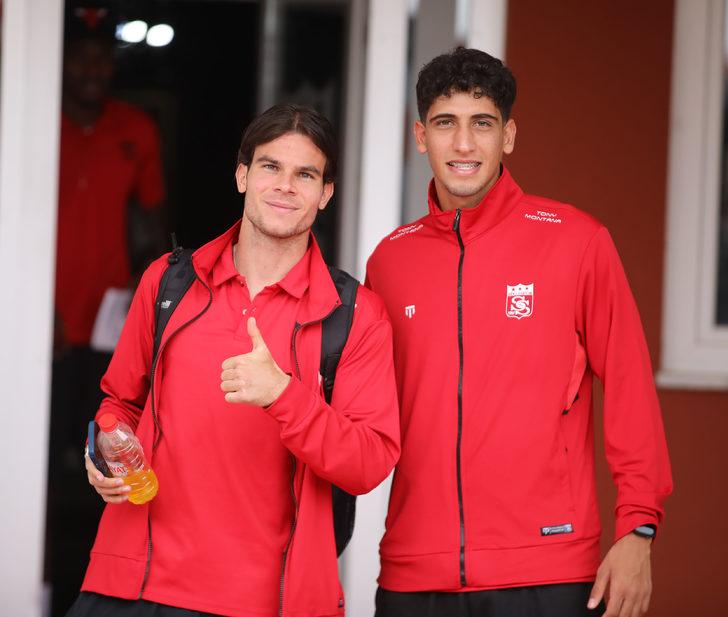 Sivasspor kafilesi Trabzon'a gitti G3