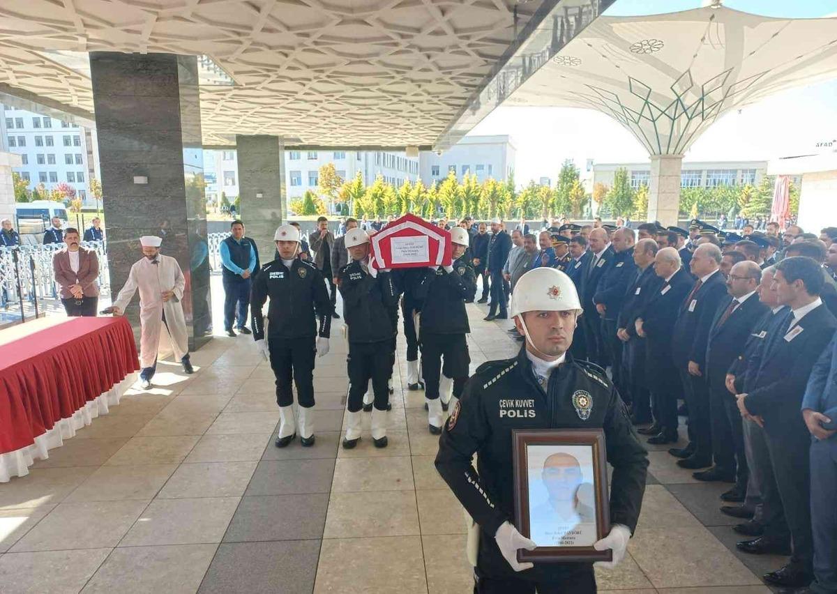 Şehit Polis Memuru Bayb&ouml;r&uuml; son yolculuğuna uğurlandı