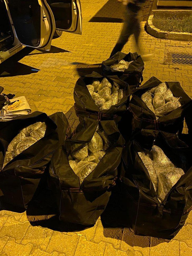 Sivas'ta 81 kilo 952 gram esrar ele geçirildi G2