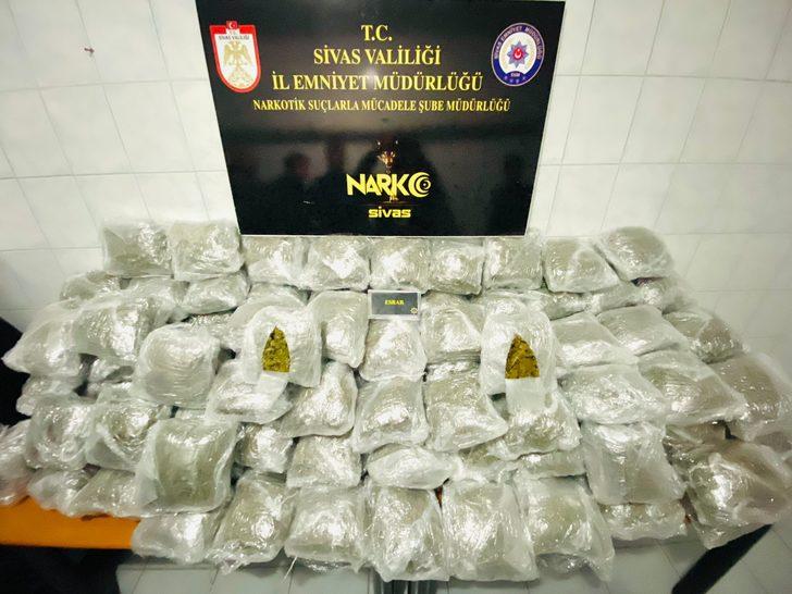 Sivas'ta 81 kilo 952 gram esrar ele geçirildi G3
