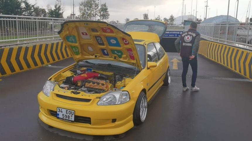 Pendik'te direksiyonu çıkararak araç kullanan sürücü yakalandı