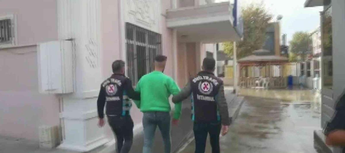 Pendik&rsquo;te seyir halindeyken aracının direksiyonunu s&ouml;ken s&uuml;r&uuml;c&uuml;ye 980 TL ceza