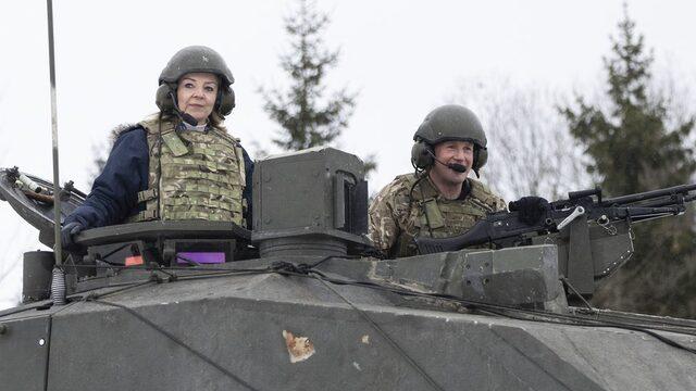 Truss, 2021'de Estonya ziyaretinde İngiliz ordusunu ziyaret etti