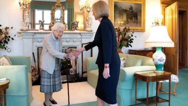 Liz Truss, Kraliçe 2. Elizabeth ile tanışan son başbakan oldu