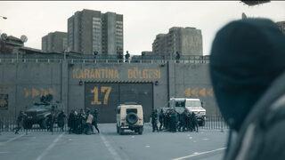 Sıcak Kafa izleyenleri şaşırtacak! Delilik salgınındaki İstanbul'u anlatıyor! Netflix'in Türk distopik bilim kurgu dizisi Sıcak Kafa'nın yayın tarihi açıklandı!  