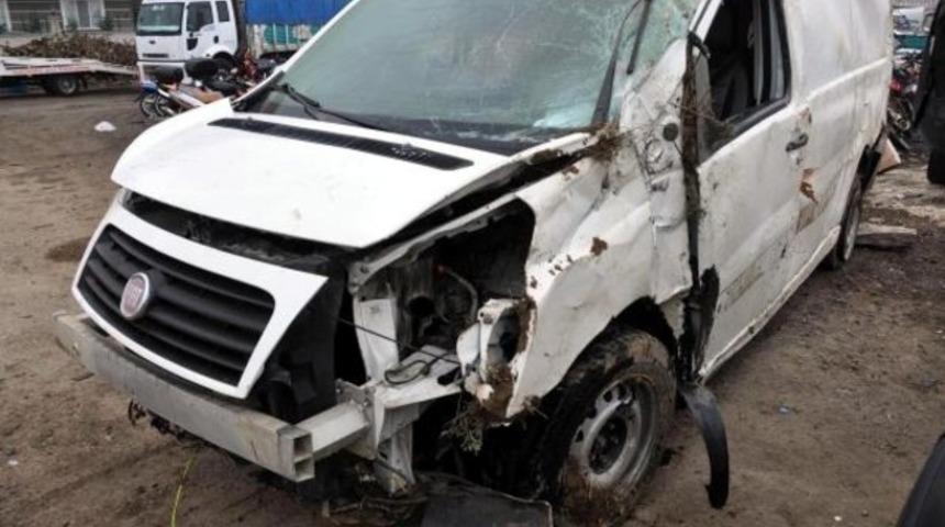 Eşini hastaneye doğuma götürürken kaza yapıp öldü