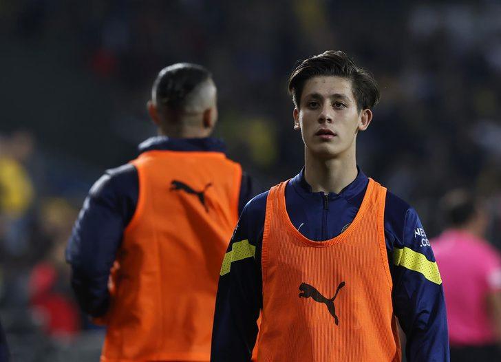 ''Yeni sezonda Messi olmuş! 100 milyon euro...'' Arda Güler'in Football Manager 2023'teki inanılmaz profiline Fenerbahçeli taraftarlardan övgü yağmuru... G2