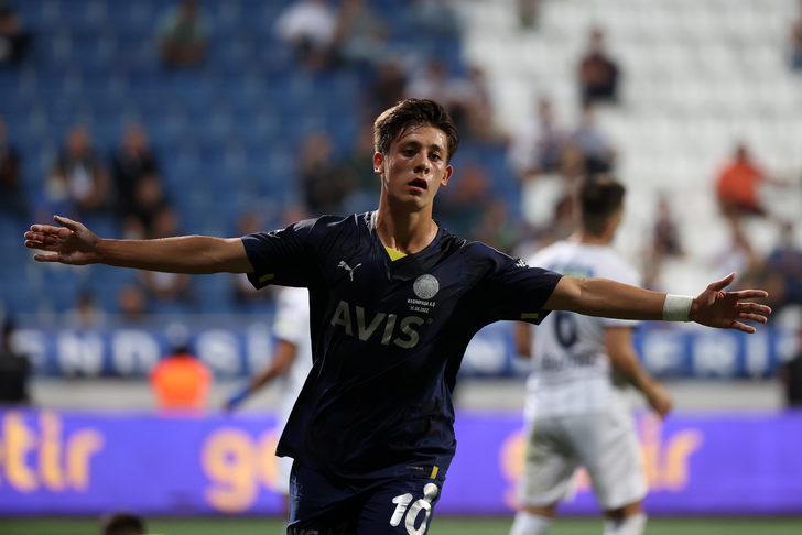 ''Yeni sezonda Messi olmuş! 100 milyon euro...'' Arda Güler'in Football Manager 2023'teki inanılmaz profiline Fenerbahçeli taraftarlardan övgü yağmuru... G5