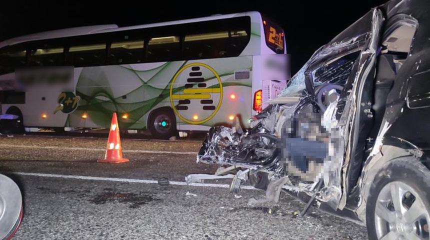 Seydikemer’de feci kaza! Yolcu otobüsü ve otomobil çarpıştı... Bir kişi hayatını kaybetti