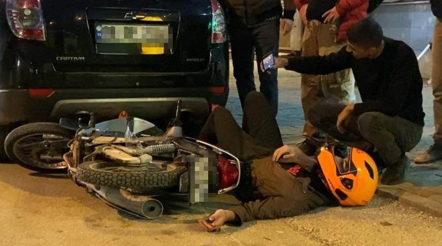 Kazada ölümden döndü, yerde yaralı yatarken cep telefonuyla 'selfie' çekti! "Beraber de fotoğraf çekilelim"