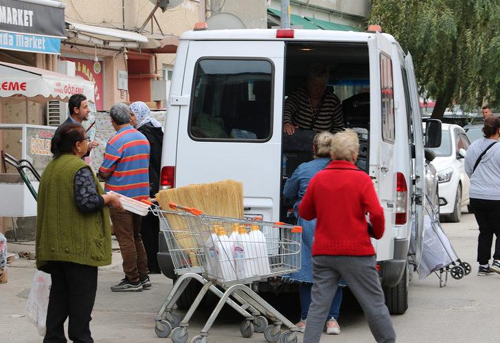 GÜNLÜK EKMEK ALMAK İÇİN DE GELİYORLAR