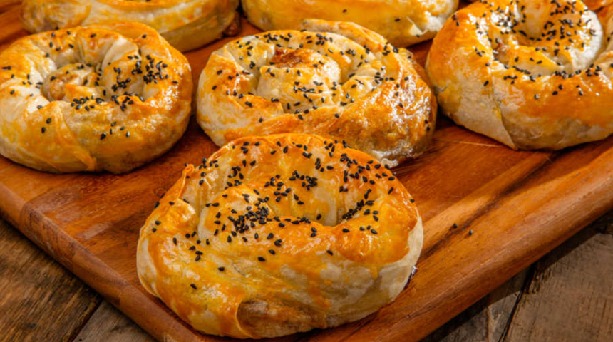 Vakit kaybetmeden deneyin: Nefis kıymalı patlıcanlı börek tarifi! Kıymalı patlıcanlı börek nasıl yapılır?